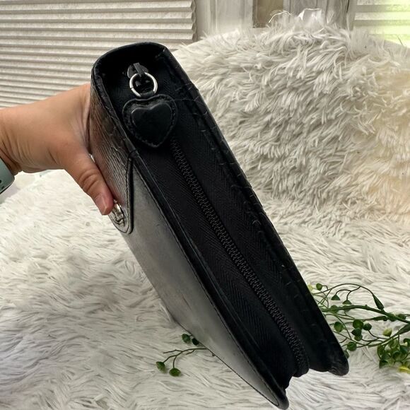 Brighton Black Leather Binder with Croc Emboss and Silver Decorative Clasp - Picture 3 of 13